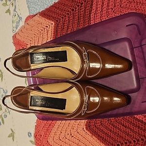 Light brown patent leather pumps.